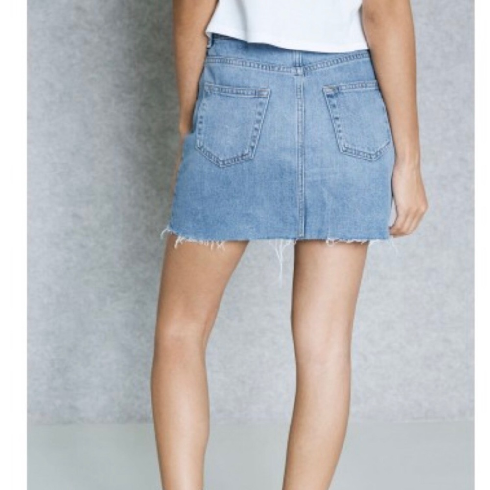NEW TopShop Women’s Embroidered Floral Denim Skirt - Picture 4 of 7